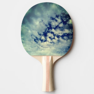Raquete De Ping Pong Céu escuro, espiando pelas nuvens