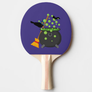 Raquete De Ping Pong Corvo de Bruxa Fofa Olhando Para Uma Caldeira Ferv