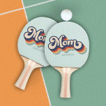 Raquete De Ping Pong Dia de as mães de Nome Personalizado da Mãe Retroa<br><div class="desc">Retro Mãe Nome Personalizado Dia de as mães Ping Pong Paddle</div>
