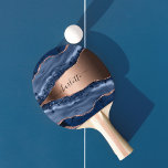 Raquete De Ping Pong Escrito com rosa dourado de mármore azul<br><div class="desc">Um ágar azul escuro e rosa ouro,  impressão de pedra mármore como fundo Personalize e adicione seu nome. O nome é escrito com um moderno estilo escrito à mão.</div>