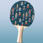 Raquete De Ping Pong Estilo divertido 1950s Padrão de Robô Retro<br><div class="desc">Robôs com aparência admirável e útil no estilo dos anos 50. O vovô provavelmente fez isto no galpão. Inteligência artificial,  mas não de forma assustadora.</div>