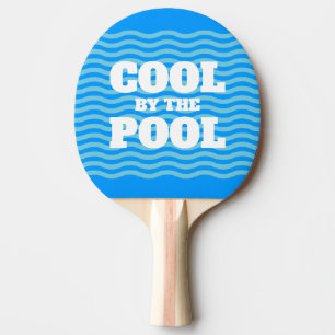 Raquete De Ping Pong Legal junto à piscina vibrações engraçadas de verã