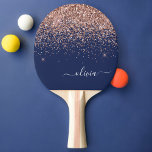 Raquete De Ping Pong Marinho Azul Rosa Dourado Blush Cor-de-rosa brilha<br><div class="desc">Rosa Dourado - Pino rosa e Marinho azul brilhante Monograma Nome Ping Pong Paddle de Script de Brilho Azul. Isto faz o doce e perfeito aniversário de 16 anos, casamento, chá de panela, aniversário, chá de fraldas ou festa de solteira presente para alguém que ama luxo de luxo e estilos...</div>