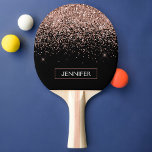Raquete De Ping Pong Menina de Monograma Cor de Leve Leve e rosa Dourad<br><div class="desc">Rosa Dourado - Pino do pino do pino do pino do pino do pino do minigrama preto e rosa-pino. Isto faz o doce e perfeito aniversário de 16 anos, casamento, chá de panela, aniversário, chá de fraldas ou festa de solteira presente para alguém que ama luxo de luxo e estilos...</div>