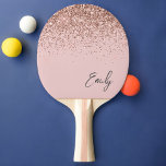 Raquete De Ping Pong Monograma Brilhante cor-de-rosa-pincel Dourada cin<br><div class="desc">Rosa Dourado - Pino Pino Pino Pino Pino do Monograma do Script Glitter de Estirpe Cor-de-rosa. Isto faz o doce e perfeito aniversário de 16 anos,  casamento,  chá de panela,  aniversário,  chá de fraldas ou festa de solteira presente para alguém que ama luxo de luxo e estilos quíticos.</div>