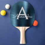 Raquete De Ping Pong Monograma de Folha Metálica do Esporte Moderno Azu<br><div class="desc">Pino de Pino do Monograma Elegante De Folha Metálica Azul. Este monograma de Ping Pong Paddle pode ser personalizado para incluir seu nome inicial e primeiro e faz um excelente de aniversário de 16 anos ou recepção de casamento ou presente de festa de solteira.</div>