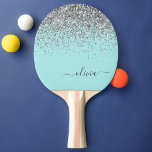 Raquete De Ping Pong Monograma de Prata Leve Azul Aqua<br><div class="desc">Azul Aqua - Pino Pong Pong Paddle do Script Glitter de Coletor de Lata e Silver Sparkle Monograma. Isto faz o doce e perfeito aniversário de 16 anos, casamento, chá de panela, aniversário, chá de fraldas ou festa de solteira presente para alguém que ama luxo de luxo e estilos quíticos....</div>