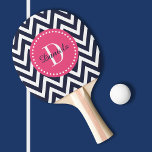 Raquete De Ping Pong Monograma do marinho e do diafrão rosa<br><div class="desc">Pás de pingue-pongue impressas personalizadas com um padrão de pincel de disquete. Personalize-o com o seu monograma inicial ou outro texto personalizado num quadro de círculo chic. Clique em Personalizar para alterar as fontes ou adicionar seu próprio texto e imagens para criar um único tipo de design.</div>