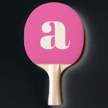 Raquete De Ping Pong Monograma inicial do retrorreflector cor-de-rosa s<br><div class="desc">Monograma Retro Simples,  Rosa Quente,  Monograma Ping Pong Pino Inicial</div>