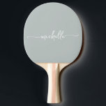 Raquete De Ping Pong Monograma Nome Assinatura Script Verde Oliva<br><div class="desc">Ping Pong Paddle Personalizado com Nome Monograma Glam Sage Verde Feminino Elegante Assinatura Script. Estes desenhos apresentam seu primeiro nome em uma linda tipografia de assinatura com estilo de letra manuscrita com cauda swash (ou caligrafia) em fundo verde sage ou verde poeirento. Fácil de personalizar. Ótimo presente feminino e elegante...</div>