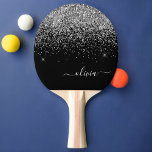 Raquete De Ping Pong Nome da Rapariga do Script de Largura Preta do Sil<br><div class="desc">Pino Pong Ping Nome do Monograma do Script Glitter Silver e Black Sparkle. Isto faz o doce e perfeito aniversário de 16 anos,  casamento,  chá de panela,  aniversário,  chá de fraldas ou festa de solteira presente para alguém que ama luxo de luxo e estilos quíticos.</div>