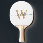 Raquete De Ping Pong Nome de monograma personalizado em grafia com ouro<br><div class="desc">Raquete de Ping Pong personalizada com nome e monograma em branco e dourado, letra cursiva e assinatura. Este design apresenta seu primeiro nome em uma linda tipografia de letra manuscrita com cauda swash (ou caligrafia) com monograma inicial em dourado e preto sobre fundo branco. São fáceis de personalizar. Ótimo presente...</div>