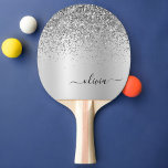 Raquete De Ping Pong Nome do Monograma do Glam Metal Glitter de Prata<br><div class="desc">Folha De Prata Folha Metálica Brilhante Metálica Esmagada Monograma Nome Ping Pong Paddle. Isto faz o doce e perfeito aniversário de 16 anos,  casamento,  chá de panela,  aniversário,  chá de fraldas ou festa de solteira presente para alguém que ama luxo de luxo e estilos quíticos.</div>