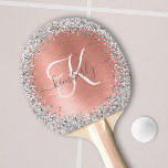 Raquete De Ping Pong Nome do Monograma do Glitter Metálico Brutado Dour<br><div class="desc">Personalize facilmente este design de pingue-pongue de pingue-pongue em moda motriz,  apresentando uma cintilação cintilante bonito prateada num fundo metálico escovado a rosa dourado.</div>