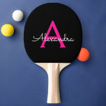 Raquete De Ping Pong Nome do Monograma Girly Black Script Hot-Pink<br><div class="desc">Nome do Monograma do Script Preto e Rosa Quente Ping Pong Paddle. Isto faz o doce e perfeito aniversário de 16 anos,  casamento,  chá de panela,  aniversário,  chá de fraldas ou festa de solteira presente para alguém que ama luxo de luxo e estilos quíticos.</div>