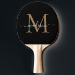 Raquete De Ping Pong Nome do Script Elegante do Monograma Dourado Preto<br><div class="desc">Rótulo Elegante do Monograma Dourado Preto Moderno Nome Ping Pong Pong Paddle</div>