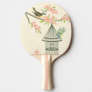 Raquete De Ping Pong Pequenas Aves Perecidas em um Ramo e em uma Birdca