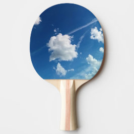 Raquete De Ping Pong Pequenas nuvens, na luz