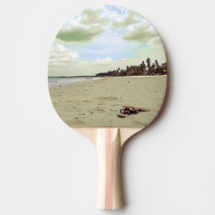 Raquete De Ping Pong Sandálias na praia tropical