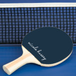 Raquete De Ping Pong Script Azul do marinho | Na moda Monograma Moderno<br><div class="desc">Um simples na moda de design de monograma personalizado em um manual casual em branco e azul de marinho monocromático impressionante. O monograma pode ser facilmente personalizado para fazer um design tão único quanto você! O presente ou acessório perfeito para qualquer ocasião.</div>
