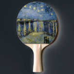 Raquete De Ping Pong Starry Night Vincent van Gogh<br><div class="desc">Algodão em Cordeville. Vincent Willem van Gogh. Paisagem noturna em tons azuis e amarelos escuros. Há uma ponte sobre o rio. No primeiro plano,  um homem e uma mulher caminham pelo cais. As estrelas estão brilhando no céu. Reprodução de famosas imagens de arte no dominio público.</div>