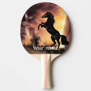 Raquete De Ping Pong Uma elevação do cavalo do garanhão do frisão