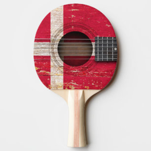 Raquete De Tênis De Mesa Bandeira dinamarquesa na guitarra acústica velha