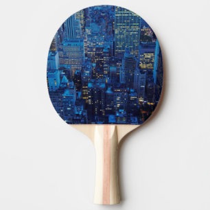 Raquete De Tênis De Mesa Skyline de NYC, opinião de ângulo alto no