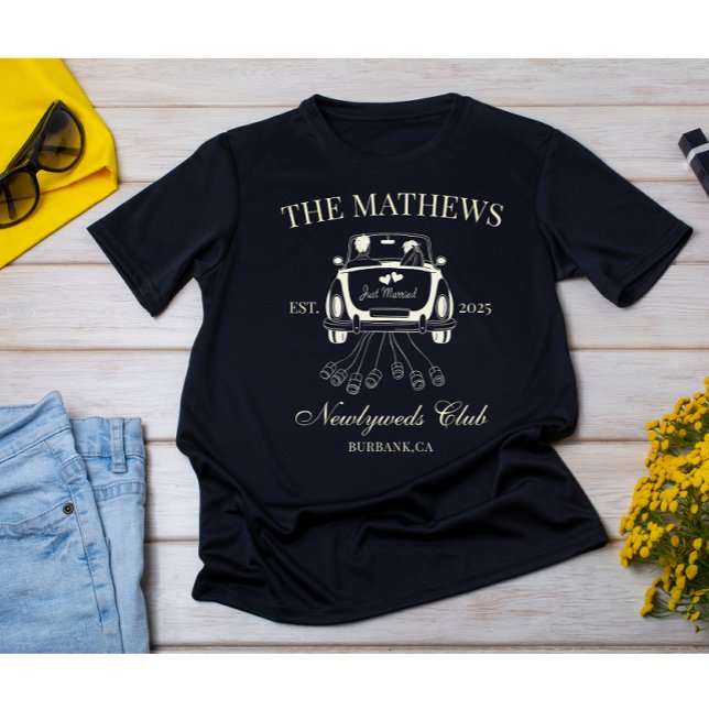 Recém-casados Nome do Casal Personalizado Data do  (Modern just married wedding couple custom name date t-shirt )