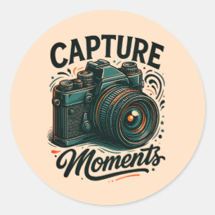 Redondo Adesivo de Arte de Câmera Retro 'Capture Moments'