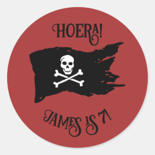 Redondo Adesivo de pirata "Hurra!" Vermelho escuro com ban