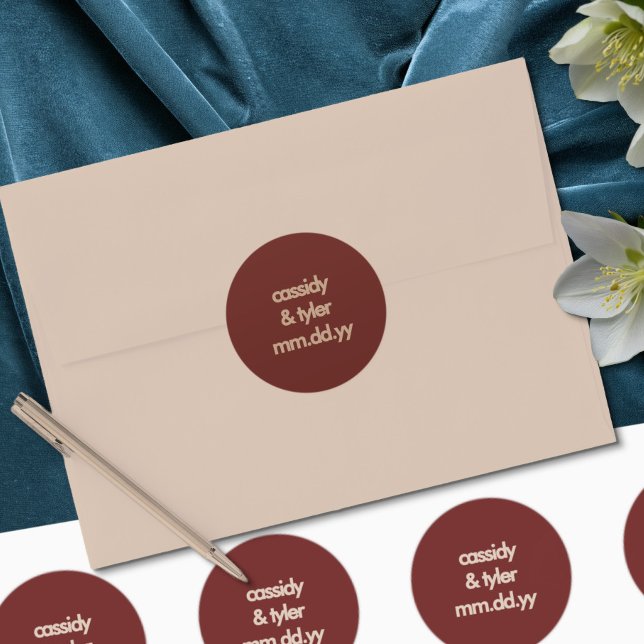 Redondo Adesivo de Selagem de Envelope de Noiva Rustico Ve (Bride & Groom name stickers from the Rustic Red Plaid Western Wedding Suite by Darling & May)