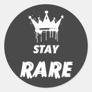 Redondo Adesivo Stay Rare – Coroa Minimalista de Streetwea
