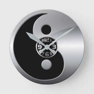 Redondo relógio da parede de yin yang, prata e preto