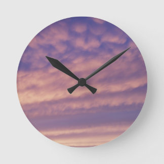 Redondo Relógio de Céu Rosa e Roxo