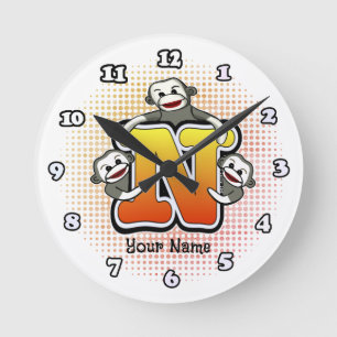 Redondo Relógio Monograma N Sock Monkey
