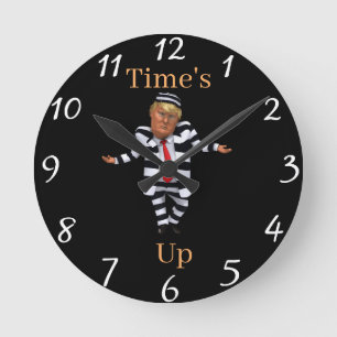 Redondo Trump no relógio de Visto da prisão
