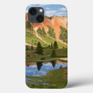 Reflexão vermelha da montanha