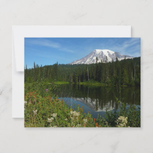 Reflexo do Lago Monte Rainier com Flores Silvestre