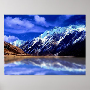 Reflexões da montanha tampada neve, poster