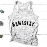 Regata Namaslay Funny Yoga<br><div class="desc">Escaita essa pose de Guerreiro! Nosso tanque de slogan super fofo e engraçado é perfeito para yoga ou ressonância e apresenta "Namaslay" em caracteres negros.</div>