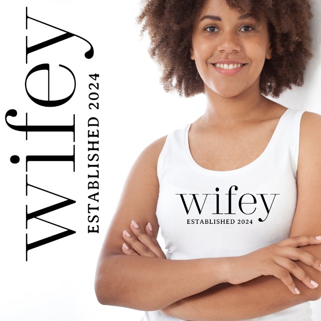 Regata Recem casados Wifey (Wifey honeymoon newlywed shirt for the bride who just got married. )
