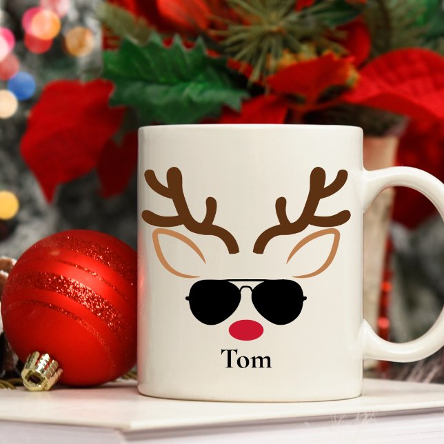 Reinador de vidro solar Legal personalizado Caneca (Personalised Cool Sunglass Reindeer Christmas Mug)