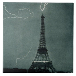 Relâmpago em choque com a Torre Eiffel