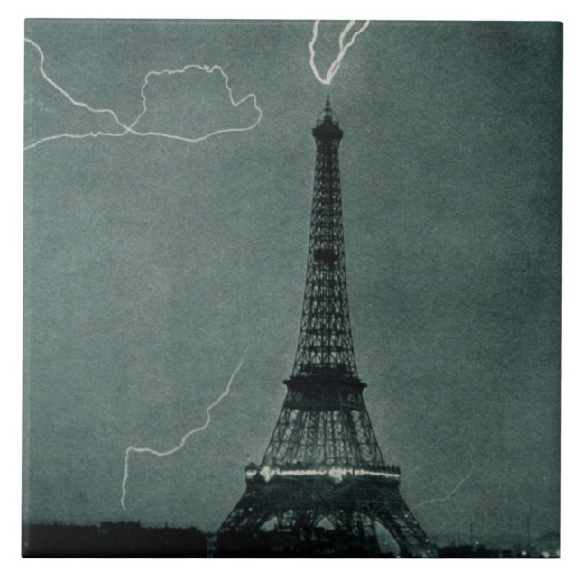 Relâmpago em choque com a Torre Eiffel (Frente)