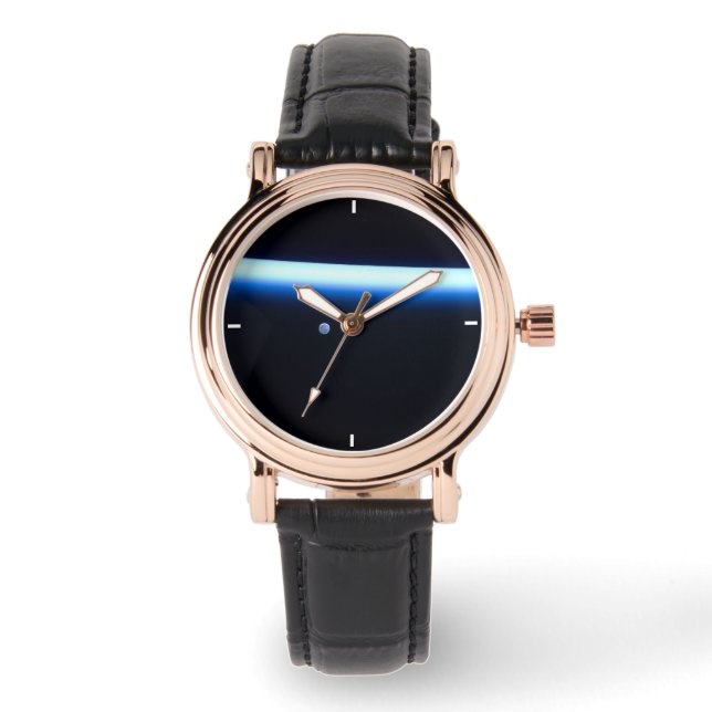 Relógio A Linha Fina da Atmosfera da Terra e Uma Lua Gibbo (Frente)