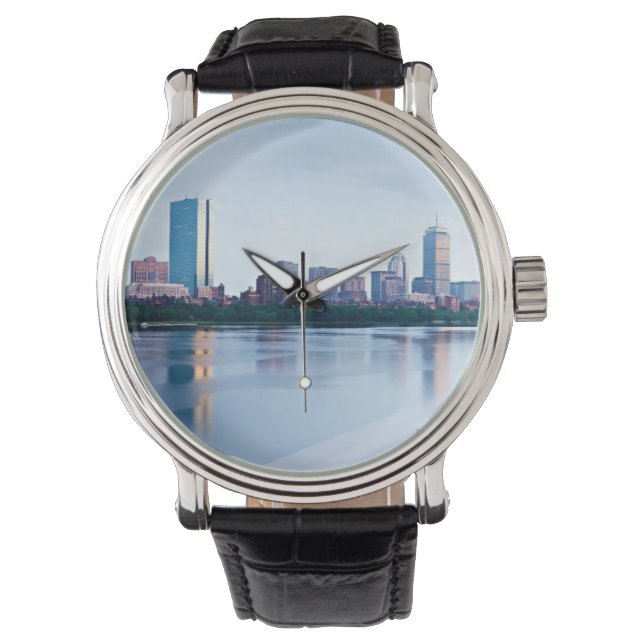 Relógio Baía de Boston na margem do rio Charles (Frente)