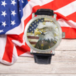 Relógio Bandeira dos EUA com a American Eagle Vintage<br><div class="desc">Experimente uma mistura criativa de patriotismo, elegância e apelo vintage com nossa bandeira americana e a American Eagle Vintage Watch. Este relógio de pulso intricadamente desenhado mostra uma bandeira americana atraente e um emblema majestoso da águia, artisticamente embutido no rosto do relógio, capturando perfeitamente a essência do orgulho patriótico. O...</div>