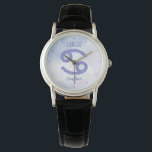 Relógio Bonito Sinal de Astrologia do Cancer Roxo Personal<br><div class="desc">Este bonito,  personalizado,  roxo e Cancer apresenta seu sinal astrológico do Zodiac em um belo brilho como as constelações. Personalize este bonito presente de relógio de pulso com seu nome em lindos scripts cursivos para alguém com aniversário de junho ou início de julho.</div>