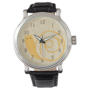 Relógio Caracol Amarelo no Fundo do Creme